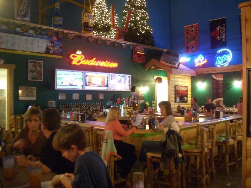 Grand Bear Resort At Starved Rock Utica Restaurant photo